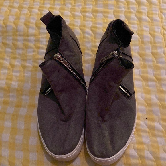 Pre-Owned Women’s Gray High Top Shoes by SODA. Size 7. - Picture 1 of 9